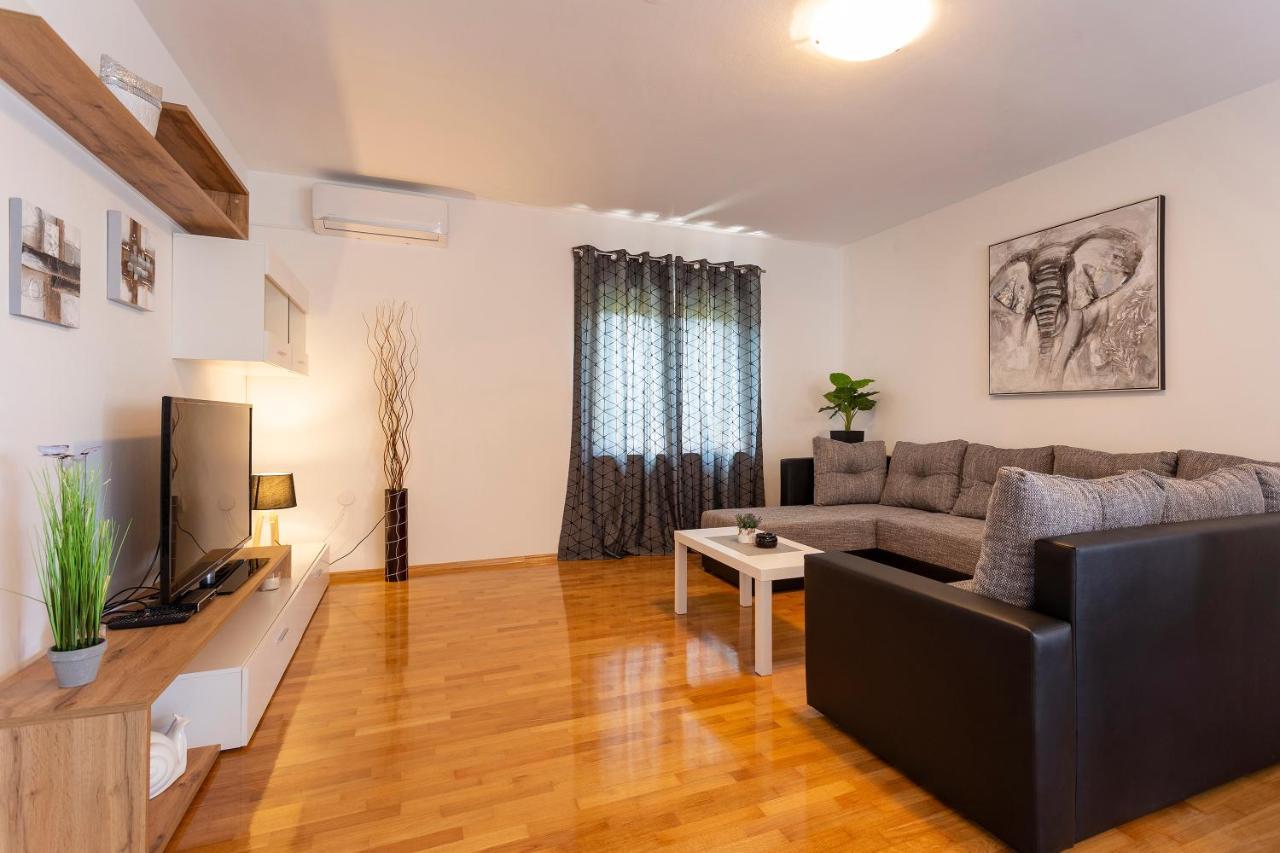 Apartmani Karoca 3 Pula Exterior foto